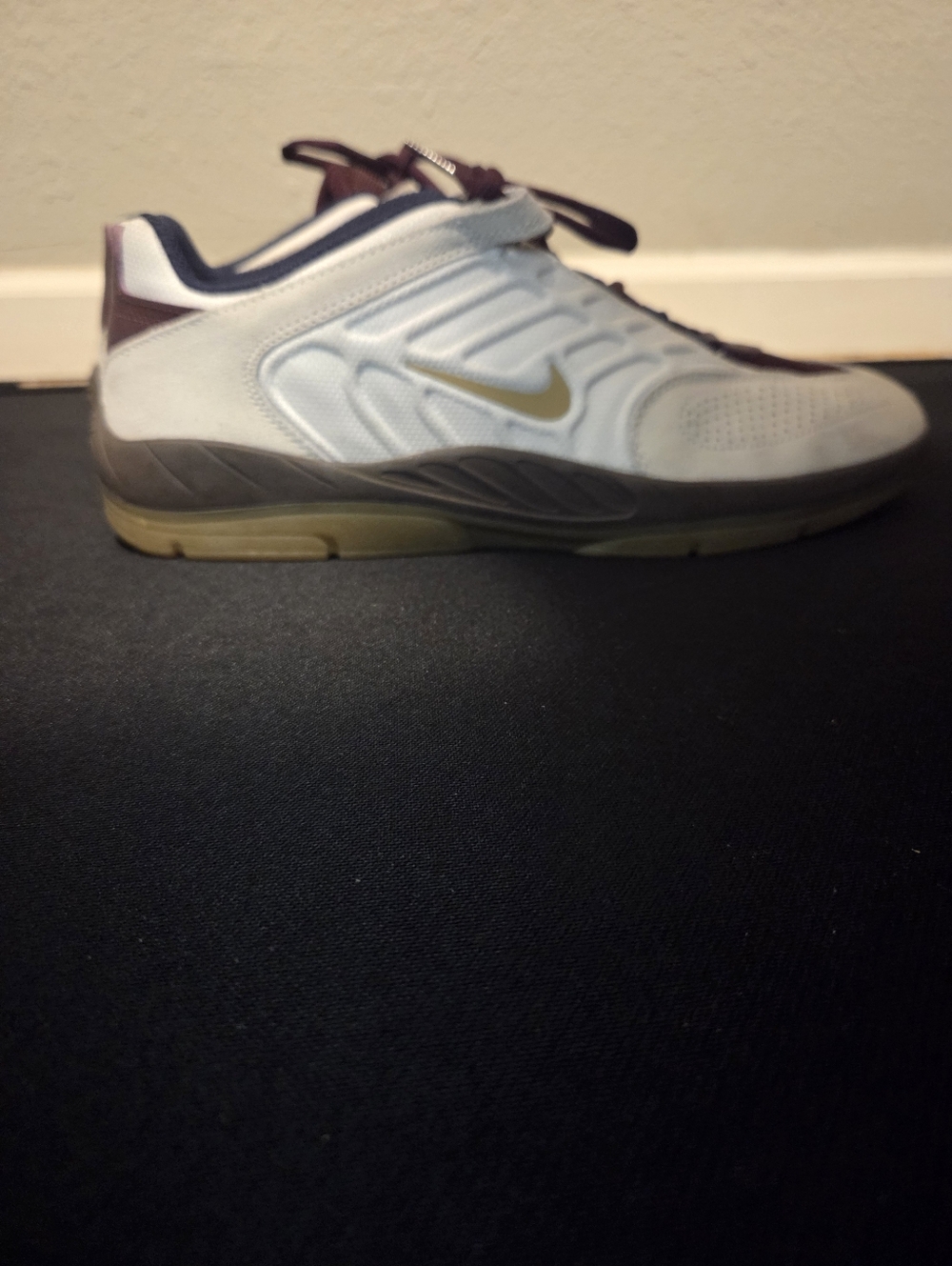 Nike Men’s White Sneakers with Olive Swoosh and Brown Details